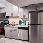 Deluxe 2 Bedroom Suite With*Netflix/Cable/Prime