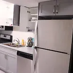 Deluxe 2 Bedroom Suite With*Netflix/Cable/Prime