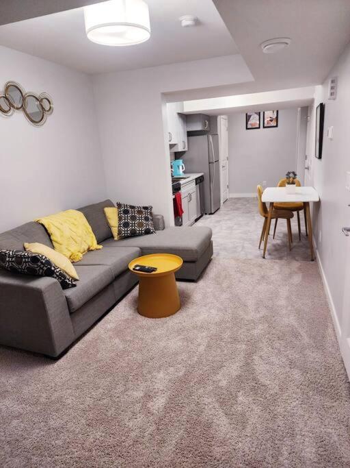Deluxe 2 Bedroom With*netflix/cable/prime Edmonton